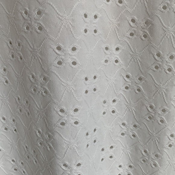 White blouse with flower pattern - Picture 2 of 2